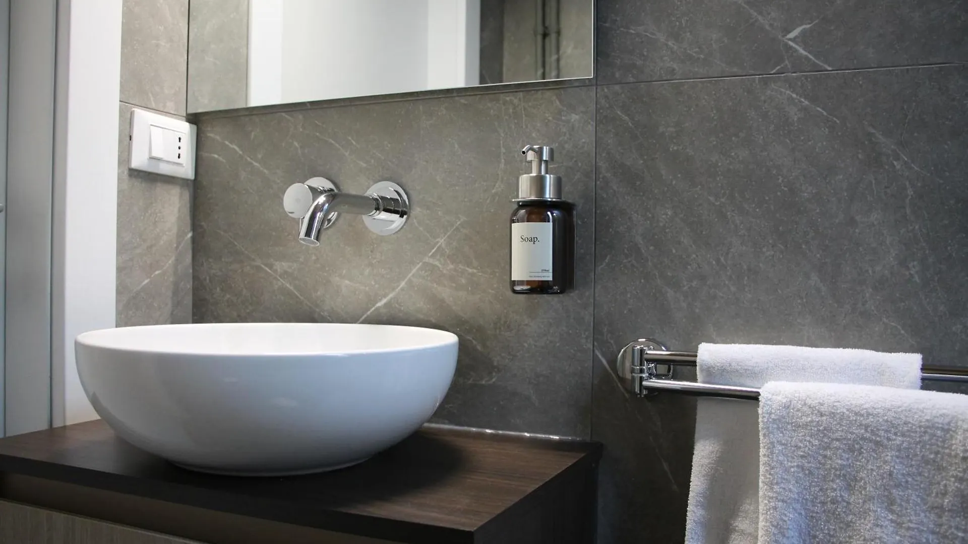 Casa D'Artista Art And Luxury With Wifi, Ac, Smart Monitor In The Heart Of Milan Apartment